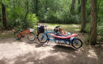 Cargo bike with kids bike on trailer